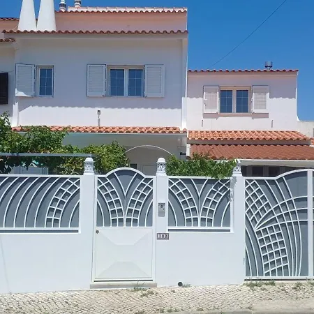 Guest house Maison Typique - By Paradisewaves Porches (Algarve)